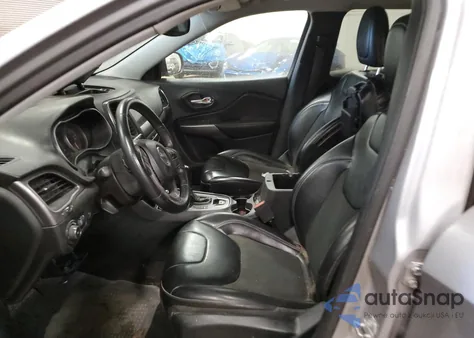 2019 Jeep Cherokee Latitude Plus z USA, uszkodzony, nr VIN 1C4PJLLN8KD196074